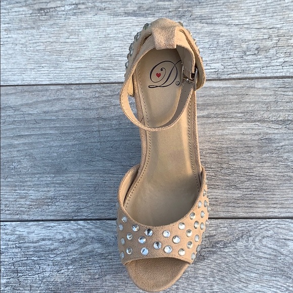 Oatmeal shinny studs faux suede platform wedge - Picture 5 of 5